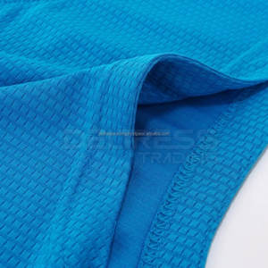 Camiseta de baloncesto de poliéster ligera para hombre, ropa de entrenamiento transpirable, torneos, venta al por mayor, ropa deportiva personalizada con transferencia de calor - Product Image 3