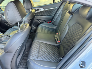 Vehículo deportivo usado en buen estado, transmisión manual de 6 velocidades, motor turbo de 4 cilindros - Product Image 4