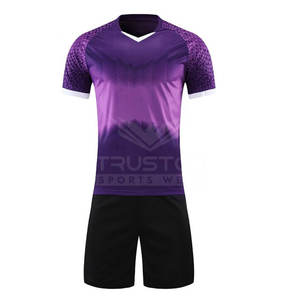 Conjunto de uniforme de camiseta de fútbol de secado rápido de alta calidad, logotipo personalizado, venta al por mayor, ropa deportiva de fútbol, uniforme hecho de poliéster 100% - Product Image 1