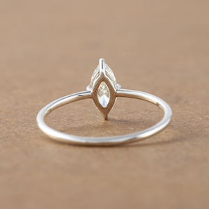 Joyería fina de oro de 10KT, anillo de compromiso de boda de estilo clásico a la moda, corte Marquesa, ajuste de punta de diamante cultivado en laboratorio IGI - Product Image 4