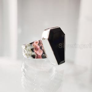 Anillo de mujer Forma de ataúd natural Piedra preciosa de ónix negro Piedra natal de Diciembre Martillo de Navidad Anillo de ataúd Anillo de plata esterlina 925 - Product Image 2