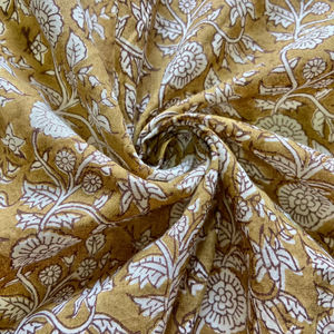 ผ้าฝ้ายพิมพ์ลายดอกไม้สีเหลืองมัสตาร์ด ลายเถาวัลย์แบบดั้งเดิม - Product Image 1