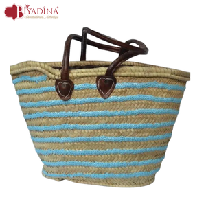 Panier de pique-nique en osier fait à la main à la mode marocaine avec poignées en cuir plat et panier de rangement de style fleur à paillettes détaillées - Product Image 1