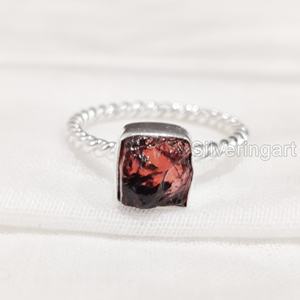 Joyería de piedra áspera, anillo de mujer, granate Natural, piedra preciosa cruda, piedra natal de enero, joyería de banda trenzada, anillo de Plata de Ley 925 - Product Image 3