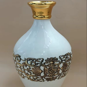 Bonito jarrón de hierro con acabado premium blanco y dorado, jarrón de hierro con decoración moderna asombrosa de calidad para el hogar, el hotel y el cumpleaños - Product Image 1