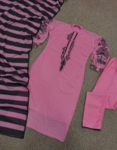 Vêtements ethniques indiens Vêtements Ensemble trois pièces Vêtements pour femmes Kurtis indiens imprimés avec pantalon Palazzo Matériel de haute qualité - Product Image 4