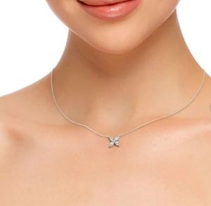 Collar con Colgante de Plata de Ley 925 y Oro Blanco Puro de 14K con Cuatro Diamantes de Laboratorio con Corte Marquesa y Diseño Floral para Mujer, Gran Venta - Product Image 1