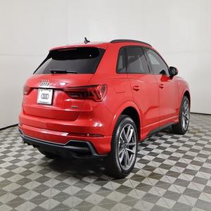 Alerte Offre Exceptionnelle! Audi Q3 Premium 2.0L 4 cylindres TFSI S Line quattro automatique AWD rouge, SUV de luxe, modèle 2024, état impeccable - Product Image 2