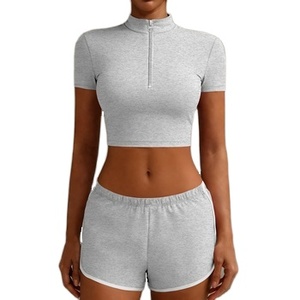 Ensemble de sport deux pièces pour femmes, haut court et short, tenue de fitness confortable pour le yoga, la gym, l'entraînement et les vêtements de sport décontractés - Product Image 1