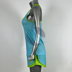 ชุดเสื้อและกางเกงขาสั้นสำหรับผู้หญิง พิมพ์ลายแบบ Sublimation สำหรับกีฬา Padel เป็นมิตรกับสิ่งแวดล้อม แห้งเร็ว ระบายอากาศได้ดี ยืดได้ 4 ทิศทาง ชุดกีฬาแบบกำหนดเองสำหรับทีม - Product Image 3
