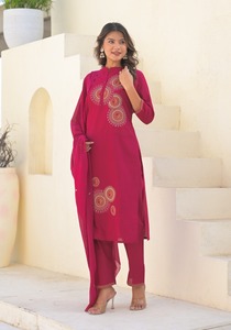 Hermoso conjunto Kurti de algodón Premium con trabajo manual perfecto para todo tipo de eventos - Product Image 2