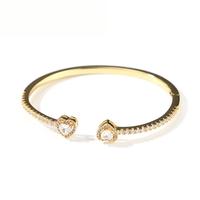 Bracelet ouvert en laiton avec double cœur pavé pour femme, accent CZ arc-en-ciel, bijoux modernes et romantiques, en stock, vente en gros