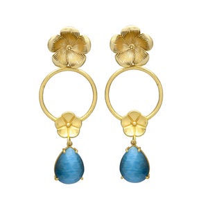 Recién llegado, pendientes circulares de gota en tono dorado con flor y piedra preciosa hidráulica de amatista azul claro - Product Image 1