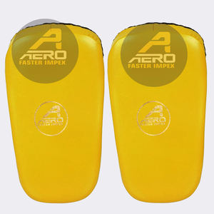 Almohadillas de entrenamiento de Kickboxing MMA de cuero genuino hechas a medida Diseño OEM de logotipo privado para Muay Thai Kicking & Blocking - Product Image 4