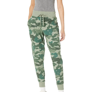 Pantalones de chándal ajustados con estampado de diseño de camuflaje para mujer, pantalones de chándal hasta el tobillo a prueba de viento con estilo frontal plano para invierno - Product Image 1