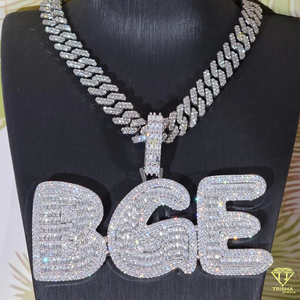 Colgante de letras Baguette grande helado personalizado en plata de ley 925, con diamantes cultivados en laboratorio VVS - Product Image 2