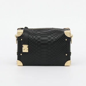 กระเป๋าหนังแฟชั่นหรูหราสำหรับผู้หญิงขายส่ง กระเป๋าหนังสะพายข้างขนาดเล็ก ดีไซน์สั่งทำได้ - Product Image 5