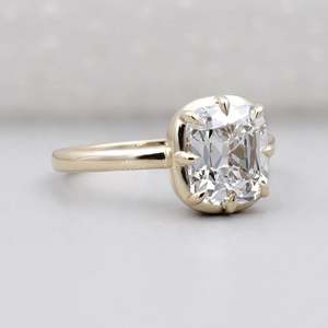 Bague de fiançailles pour femme en or massif 18 carats avec diamant de laboratoire certifié IGI, taille coussin, provenant de mine ancienne, et halo caché - Product Image 2