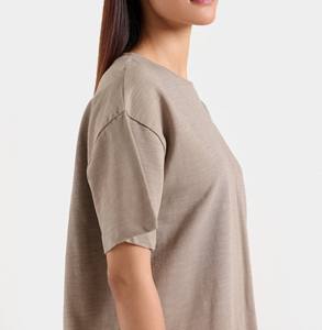 เสื้อยืดผู้หญิงทรงหลวมเปิดไหล่สีพื้นเสื้อยืดฟิตเนสลำลองดีไซน์ล่าสุด - Product Image 3