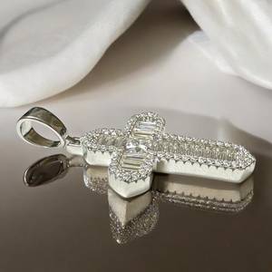 Colgante de lujo con diseño de cruz de plata de ley 925 con diamante de moissanita VVS, estilo hip hop, para uso unisex. - Product Image 6