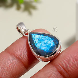 Colgante de labradorita de piedras preciosas naturales, colgante de plata de ley 925, regalo de joyería hecho a mano para ella, fabricante de joyería al por mayor - Product Image 4