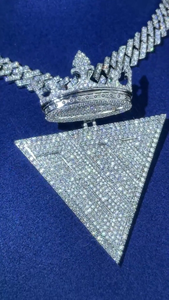 Collar de Lujo con Colgante de Corona Triangular con Incrustaciones de Diamantes Moissanite, Acabado Plateado, Estilo Hip Hop - Product Image 4