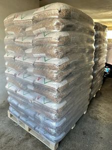 Granulés de bois ENplus A1 / Forme bâton DIN PLUS Europe 0,5% de cendres 4600J Calorie 600-800kg/m³ Densité pour système de chauffage - Product Image 6