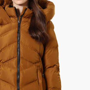 Service OEM Veste parka d'alpinisme chaude pour femmes Conception personnalisée Parkas coupe-vent Vestes pour les femmes Saison d'hiver - Product Image 4