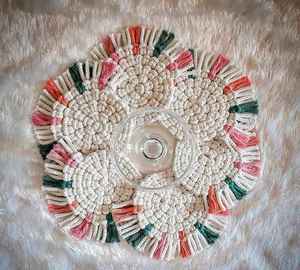 Ensemble de dessous-de-verre en macramé artisanal de qualité supérieure avec franges décoratives, en corde de coton durable, pour protéger la table - Product Image 4