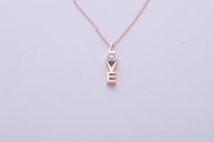 Pendentif minimaliste en forme de lettre d'amour en or rose/jaune/blanc 18 carats, collier pour femme - Product Image 5