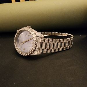 Montres de luxe en diamant moissanite de qualité supérieure Mouvement à quartz suisse Boîtier en acier inoxydable Chiffres baguette - Product Image 2