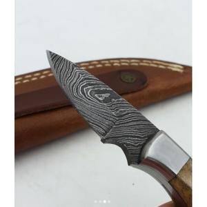 Couteau Skinner de qualité supérieure avec lame en acier damas faite à la main et poignée en corne personnalisable OEM bricolage couteaux de chasse cadeau pour les chasseurs - Product Image 4