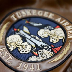 Tuskegee Airmen Chaqueta de cuero Cuero genuino Premium, parches bordados vintage, edición limitada, aviadores históricos de honor - Product Image 6