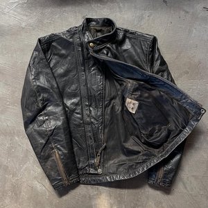 <span class=keywords><strong>Chaqueta</strong></span> <span class=keywords><strong>de</strong></span> <span class=keywords><strong>cuero</strong></span> negro vintage con logotipo personalizable-Estilo <span class=keywords><strong>de</strong></span> <span class=keywords><strong>motocicleta</strong></span> retro con cremallera asimétrica y cuello alto - Product Image 2
