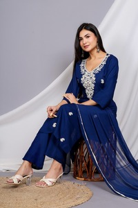 HAVYAA Conjunto de pantalón Kurta y Dupatta estampados para mujer Estilo de fiesta informal bordado de algodón 100% para Primavera/Verano - Product Image 3