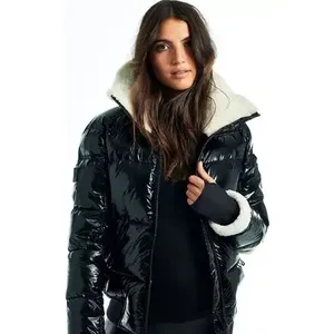 Fornecedor Premium jaqueta acolchoada de inverno impermeável preta brilhante jaqueta cortada feminina para venda