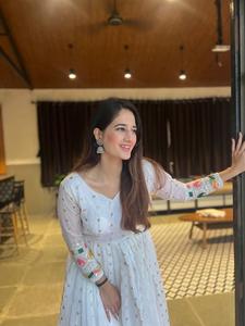 Última colección de diseñadores Faux Georgette Heavy Sequence Bordado Trabajo Anarkali Vestido y pantalón con Dupatta a precio mayorista - Product Image 4