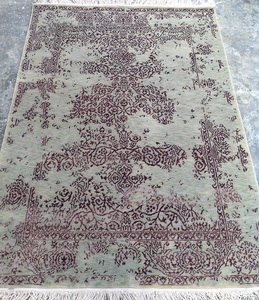 พรมปูพื้นแบบผูกด้วยมือสไตล์อินโด-เนพาลีดีไซน์เป็นเหรียญกระหน่ำในวัสดุผ้าฝ้ายขนแกะเบอร์กันดีสีเขียวปราชญ์ - Product Image 1