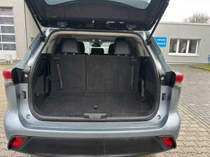 Sedán Usado 2023, Tracción en las Cuatro Ruedas, Asientos de Cuero, Interior Oscuro, Techo Panorámico, Motor V8 de 4.5L, Transmisión Automática - Product Image 3