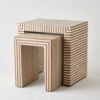 Table d'appoint en bois massif artisanale de luxe, design moderne et unique avec incrustation de os en forme de diamant, noir et blanc, pour salon et cuisine