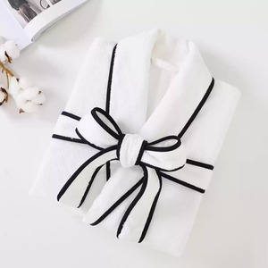 เสื้อคลุมอาบน้ำผ้าฝ้ายหนาสีขาว100% สำหรับผู้หญิงชุดนอนสปาสุดหรู5ดาวพร้อมโลโก้ - Product Image 2