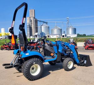 Mini-tracteur robuste LS MT125 avec réservoir de carburant de 6,6 gallons et attelage trois points catégorie 1 pour équipement lourd - Product Image 5