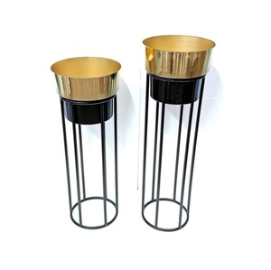 Maceta de metal de estilo Macetas de flores para exteriores e interiores/Macetas en latón de lujo moderno con estilo para el hogar - Product Image 1