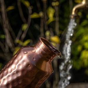 Botella de agua martillada de cobre de diseño simple y elegante, vaso de cobre puro disponible al mejor precio - Product Image 4