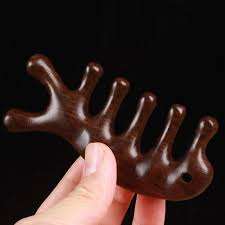 PEINE DE MASAJE DE HIERBAS SOSTENIBLE HECHO DE SÁNDALO PURO PARA CUIDADO HOLÍSTICO - Product Image 4