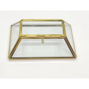 Boîte à bijoux rectangulaire moderne en laiton et verre, personnalisable, faite à la main, en métal doré, pour souvenirs, bibelots, organisateur, présentoir, décoration intérieure - Product Image 1