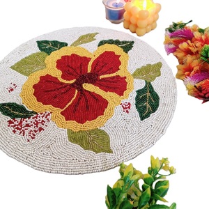 Set de napperons en satin de verre moderne au design floral fait à la main, décor de table personnalisable pour mariage, banquet, fête, hôtel, maison - Product Image 2