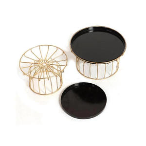 Soporte de lujo elegante para servir pasteles Diseño de pedestal de metal elegante para presentaciones de postres impresionantes - Product Image 4