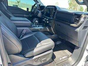 F-150 XLT 4x4 SuperCrew 2022 con Paquete Black Ops, ~11,400 Millas, Motor V8 de 5.0 Litros, Tracción en las 4 Ruedas - Product Image 3