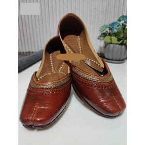 Zapato elegante de estilo indio OEM personalizar zapatos y accesorios bordados de cuero genuino para niñas zapato de Rajasthani de moda nuevo - Product Image 6